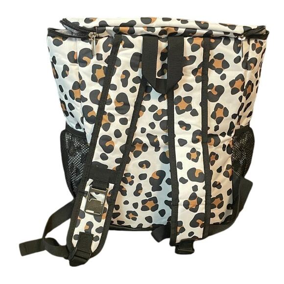 Leopard Print Insulated Cooler Backpack with Black Zipper
(X2) - Picture 2 of 5